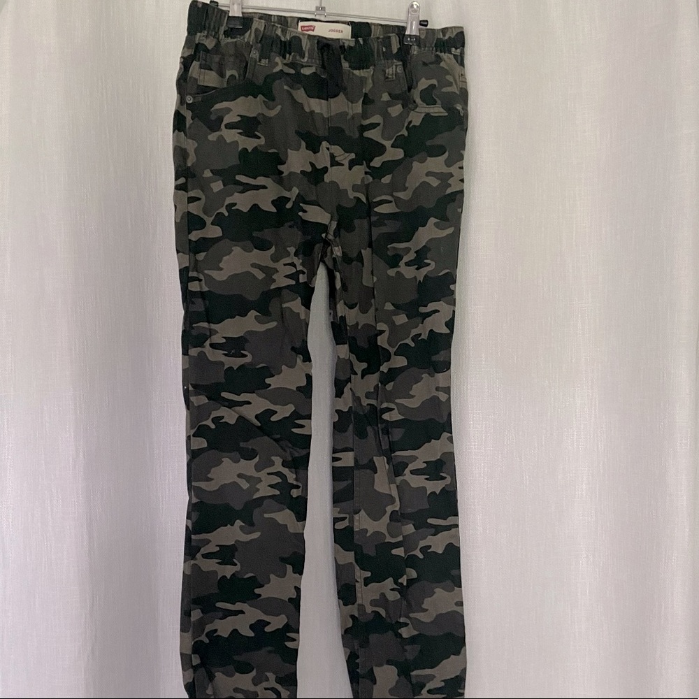 Levi’s Army Print Joggers